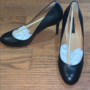 Black Ann taylor used Heels!